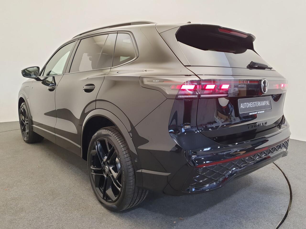 Volkswagen TIGUAN 1.5 eHybrid 272pk DSG/AUT R-Line Wegklapbare trekhaak, Panoramadak, Harman/Kardon, Leder