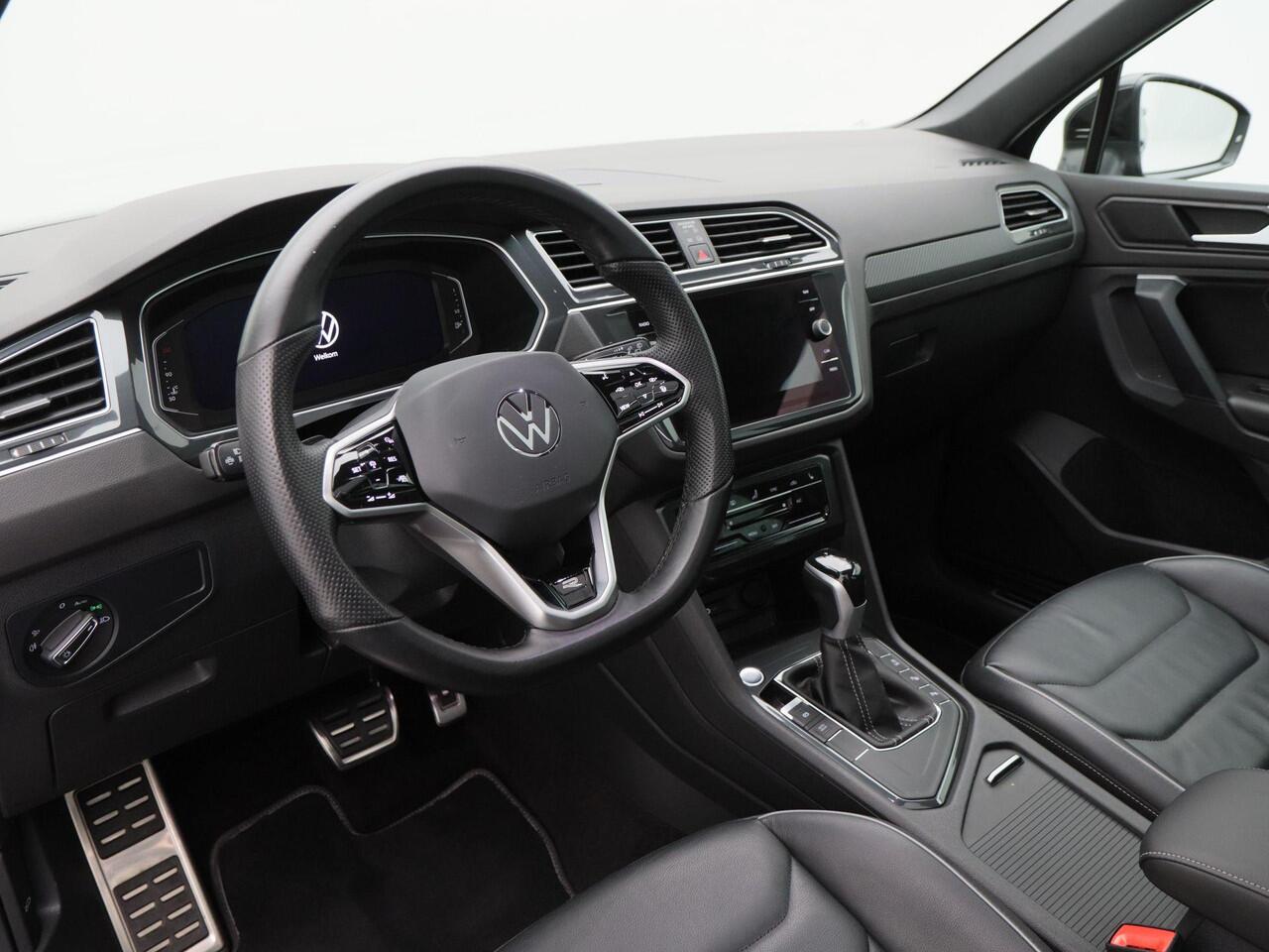 Volkswagen TIGUAN 1.5 TSi 150 Pk Automaat R-Line Business+ | IQ.Light Matrix LED | Panoramadak | Virtual Cockpit | Elektrische Stoelen | Trekhaak | 19 Inch | Leder | Camera | 39.655 KM!!