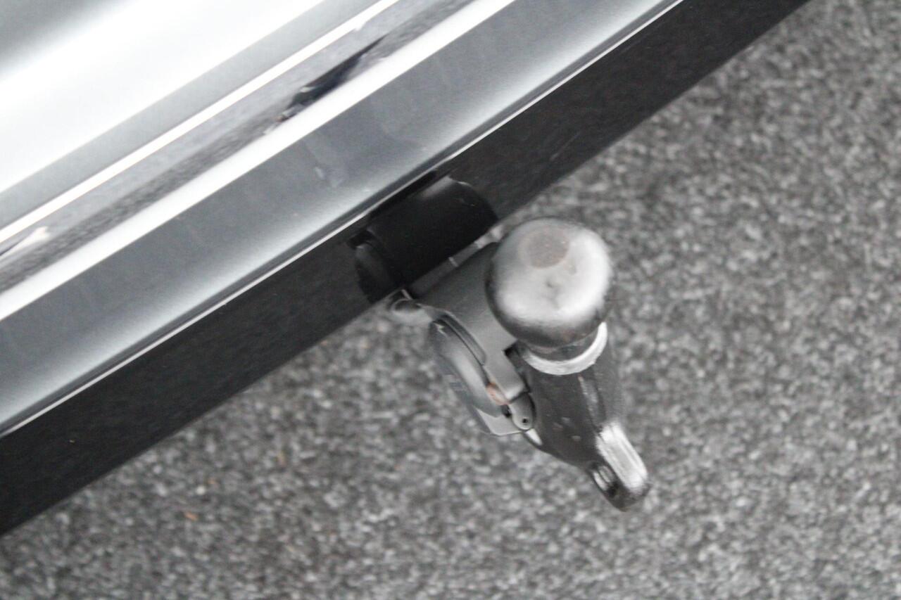 Volkswagen TIGUAN 1.5 TSI 150pk DSG ACT R-Line Highline Trekhaak 360Camera Keyless Stoelverwarming Massage Panoramadak