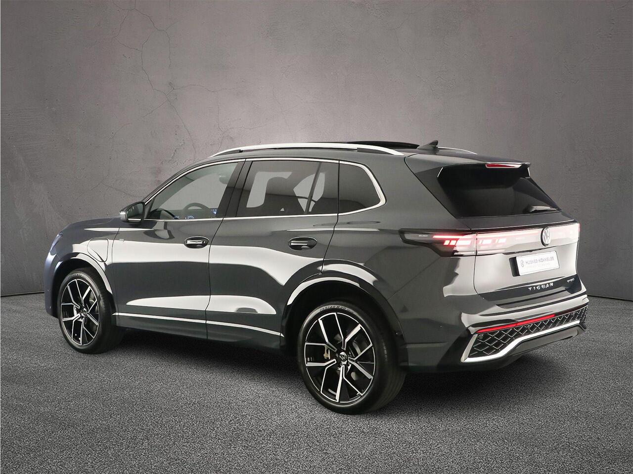 Volkswagen TIGUAN R-Line Edition 1.5 TSI eHybrid 272pk DSG Automaat, Trekhaak, Panoramadak, Adaptive cruise control, Achteruitrijcamera, Elektrische achterklep