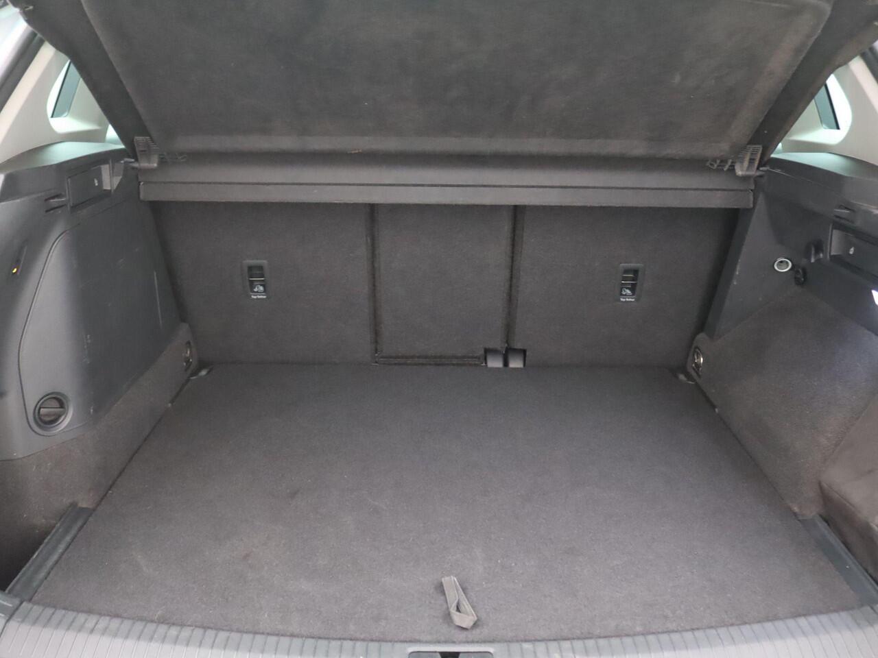 Volkswagen TIGUAN 1.4 TSI eHybrid Elegance SOH 100%, Pano-Schuifdak, Trekhaak, Keyless, Elektr. Achterklep, Matrix LED-Verlichting, Side Assist, 18" LM Velgen