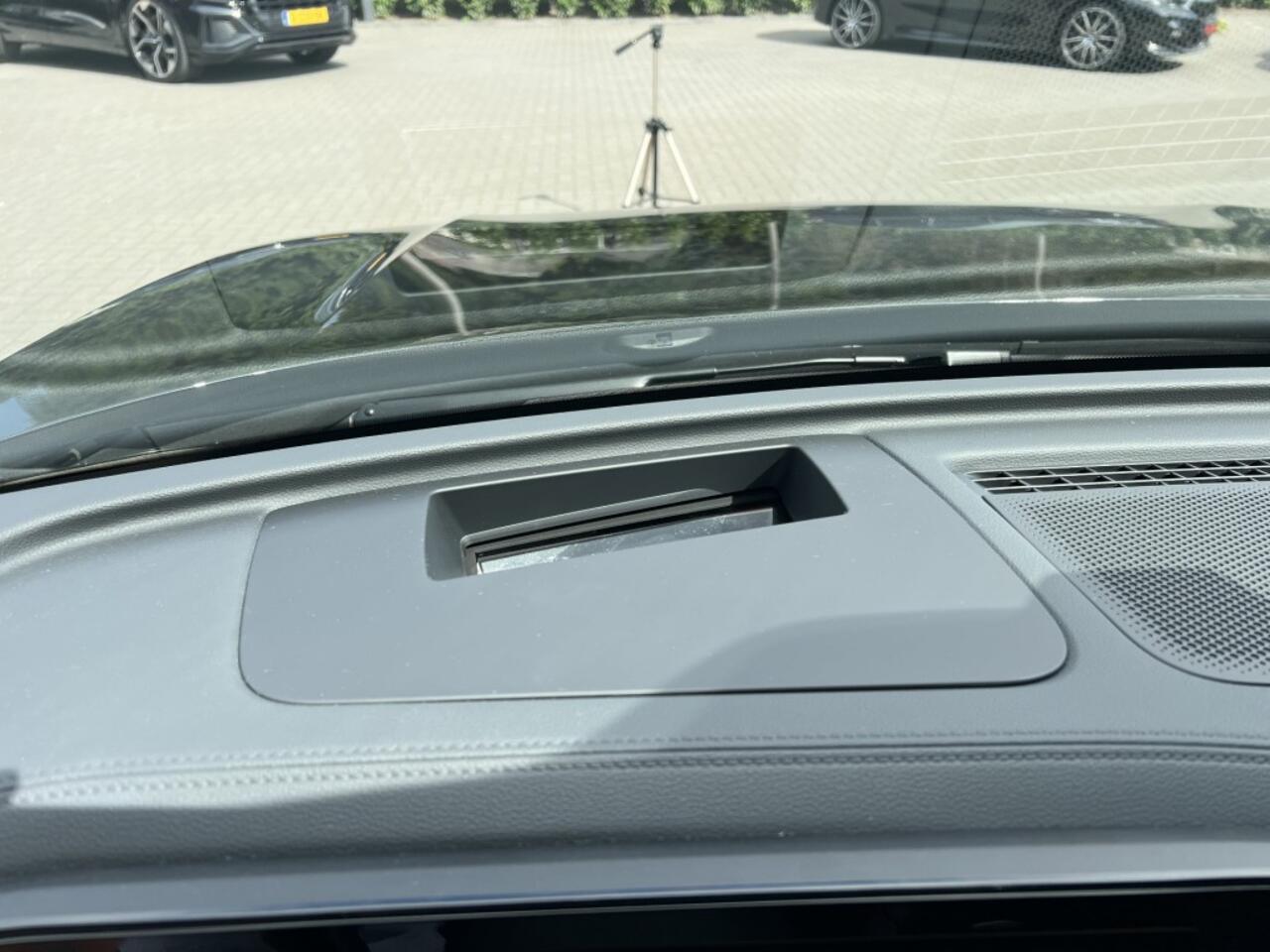 Volkswagen TIGUAN 1.5 eTSI DSG R-Line Blackstyle Pano Trekhaak IQ HUD