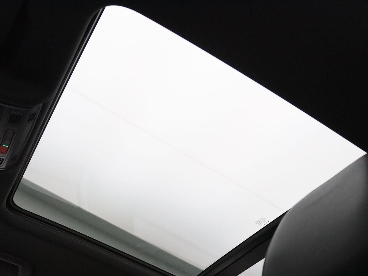 Volkswagen TIGUAN 150pk TSI R-Line Business+ Automaat Camera | Adapt. Cruise | Navi | Parkeersens. v+a | Stoelverw. | Panoramadak