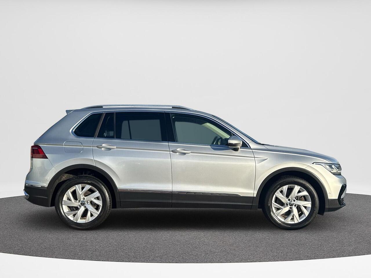 Volkswagen TIGUAN 1.4 TSI eHybrid Elegance 180 kw | SOH 90% | Trekhaak | Leder | PHEV | NAVI | A Camera |