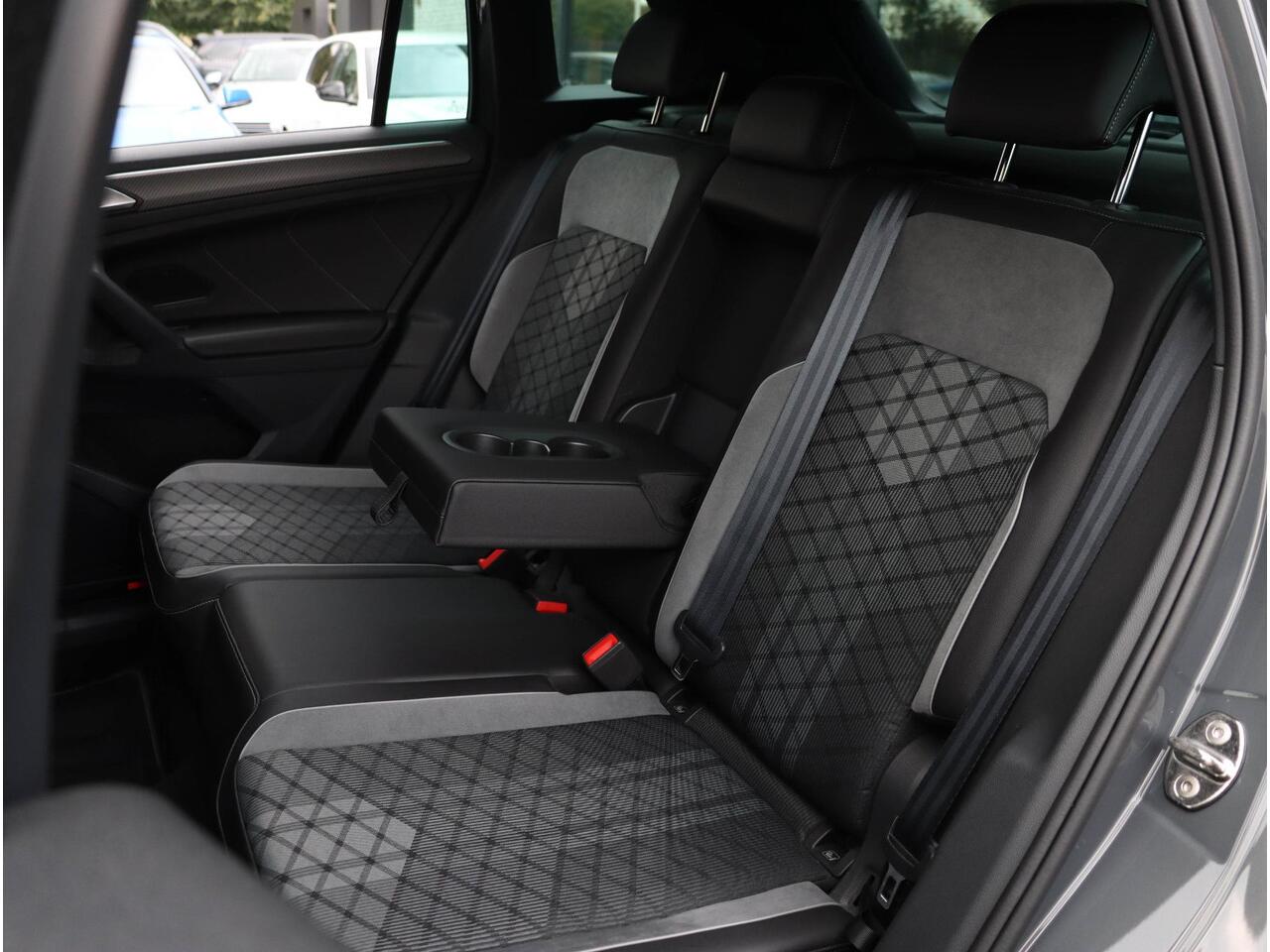 Volkswagen TIGUAN 1.4 eHybrid R-Line 3x | 245PK Matrix LED 20'' 30.173km!