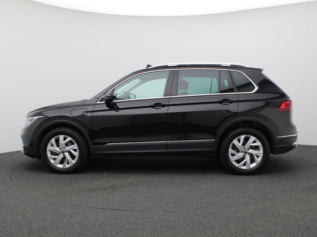 Volkswagen TIGUAN 1.4 TSI Elegance eHybrid 245PK DSG matrix led, massagestoel, trekhaak, achteruitrijcamera, elektrische achterklep, panoramadak, adaptive cruise, side assist, stuur-stoelverwarming, elektrische achterklep, keyless, 18" lichtmetaal