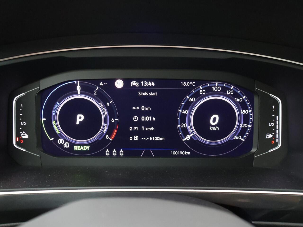 Volkswagen TIGUAN 1.4 TSI eHybrid R-Line Business+ | 245PK | SoH 89% | Multifunctioneel stuurwiel | Cruisecontrol | Achteruitrij camera |