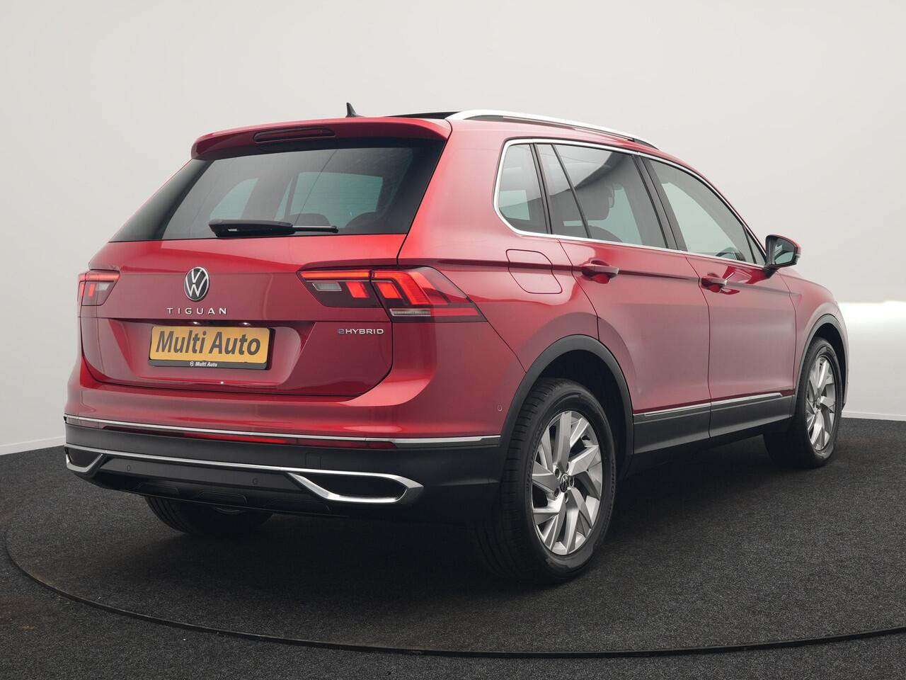 Volkswagen TIGUAN 1.4 TSI eHybrid Elegance Plug In Hybrid 245pk Dealer O.H. PHEV | Trekhaak Af Fabriek | Panodak | Head Up | Adaptive Cruise | 360 Camera | Alcantara Stoelen Massage & Verwarmd | IQ Light | Sfeerverlichting | Stuur Verwarmd | Apple Carplay |