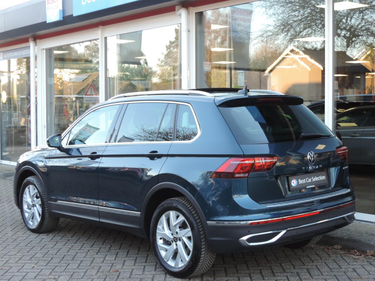 Volkswagen TIGUAN 1.4 TSI 245PK eHybrid Elegance DSG - Pano | ACC | Camera | Stoel/stuurverw. | IQ.Light | Parkeer ass. | elek. klep