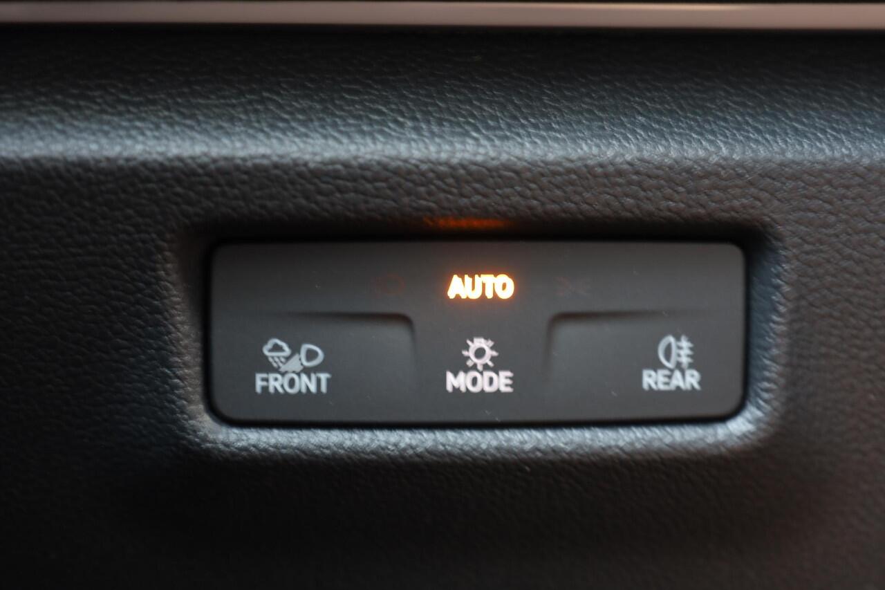 Volkswagen TIGUAN 1.5 eTSI Life Edition NL auto 1e eigenaar, 48 maanden garantie 100.000km , 18" 'Bologna' LMV, wegklapbare trekhaak, comfort pakket, dodehoekdetectie (side assist), elektrische achterklep, navigatie discover media