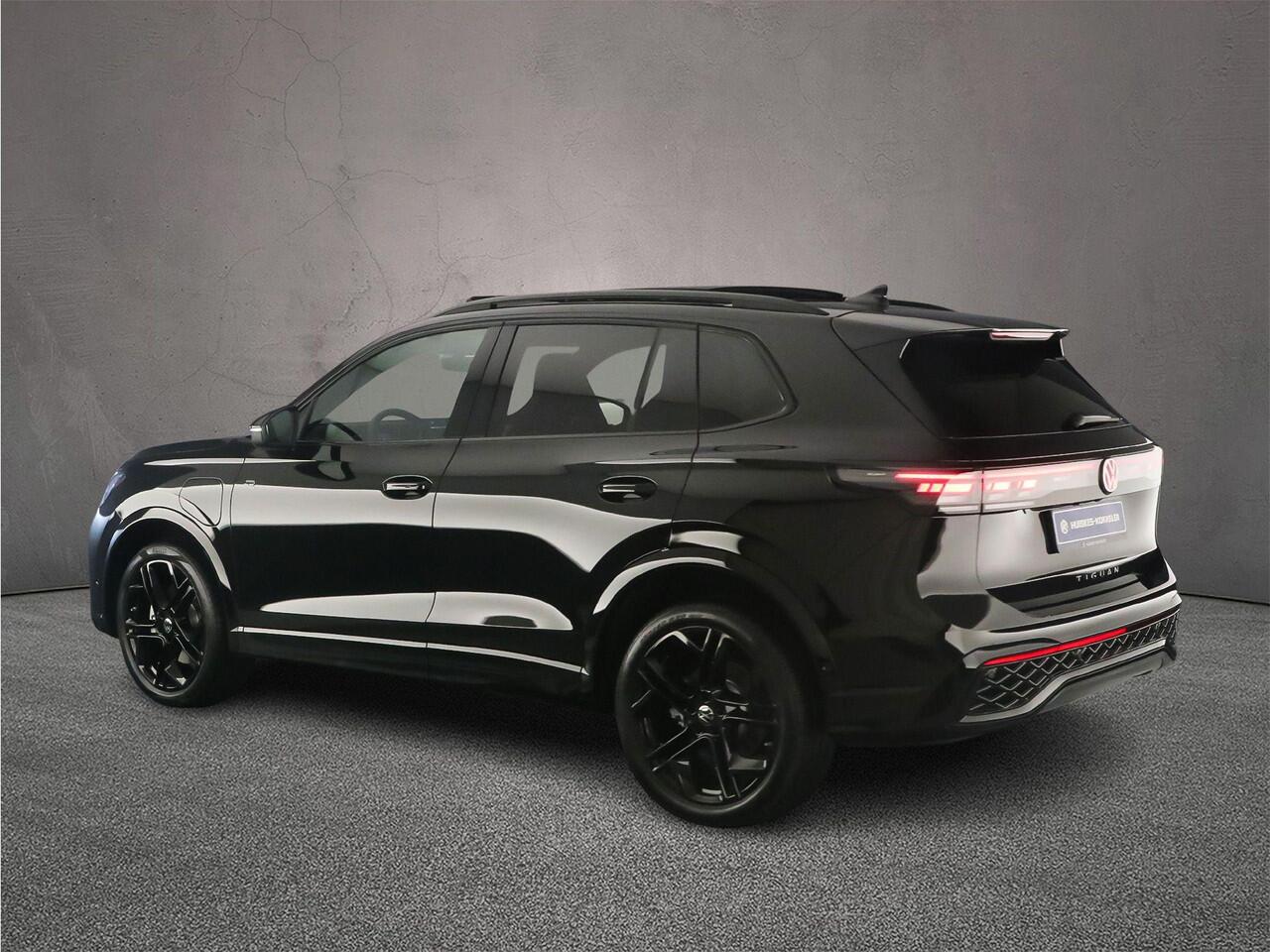 Volkswagen TIGUAN R-Line Edition 1.5 TSI eHybrid 272pk DSG Automaat Trekhaak, Harman Kardon audio, Panoramadak, Black Style, Navigatie, 360 camera, Adaptive cruise control