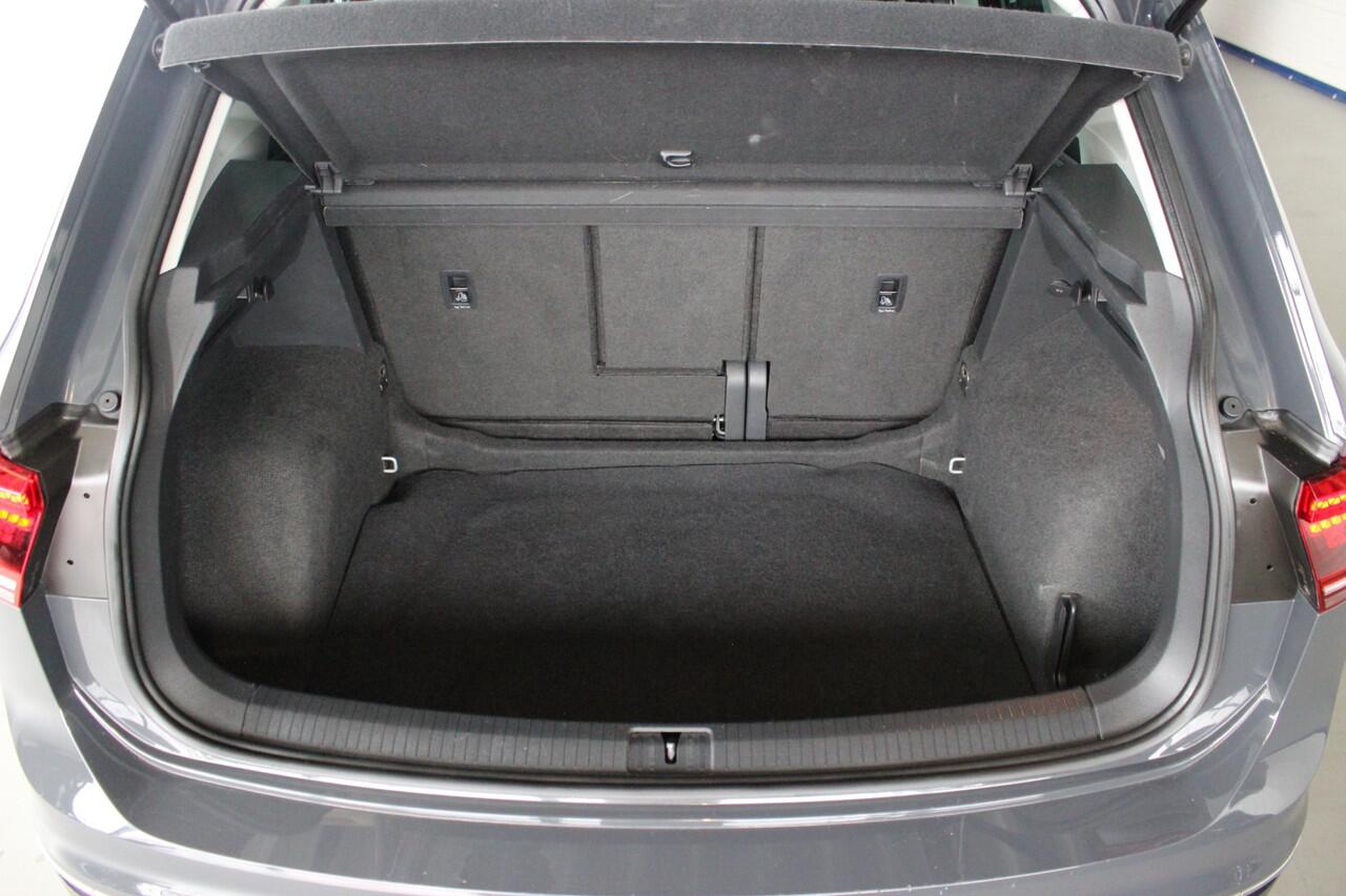 Volkswagen TIGUAN 1.5 TSI ACT Highline Trekhaak | Virtual Cockpit | Carplay | Alcantara | Adapt. Cruise | LED | 18" LMV | PDC V+A