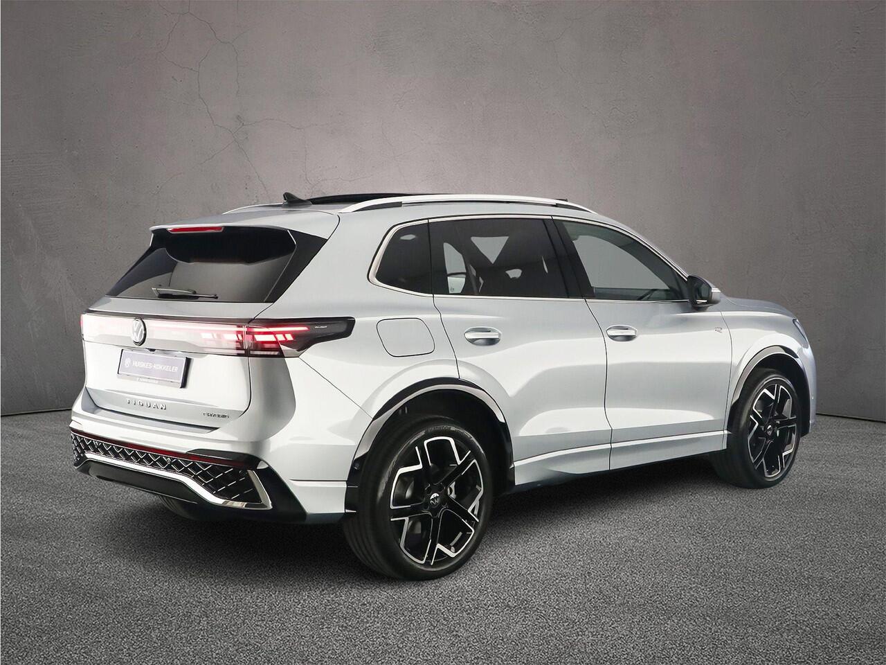 Volkswagen TIGUAN R-Line Edition 1.5 TSI eHybrid 272pk DSG Automaat Trekhaak, Panoramadak, Adaptive cruise control, Navigatie, Elektrische achterklep