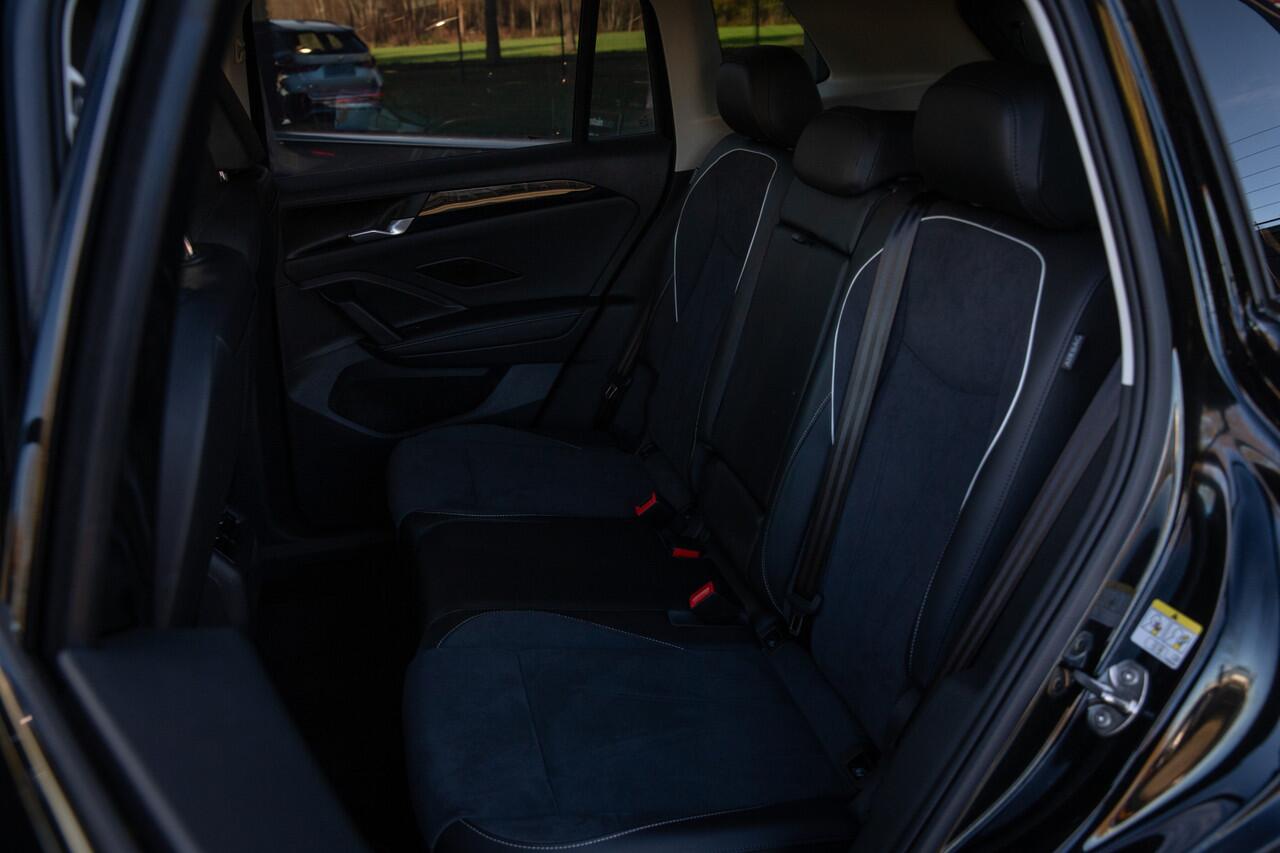 Volkswagen TIGUAN Elegance 1.5 eTSI , Sfeerverlichting, Massagestoelen, 360-graden camera,