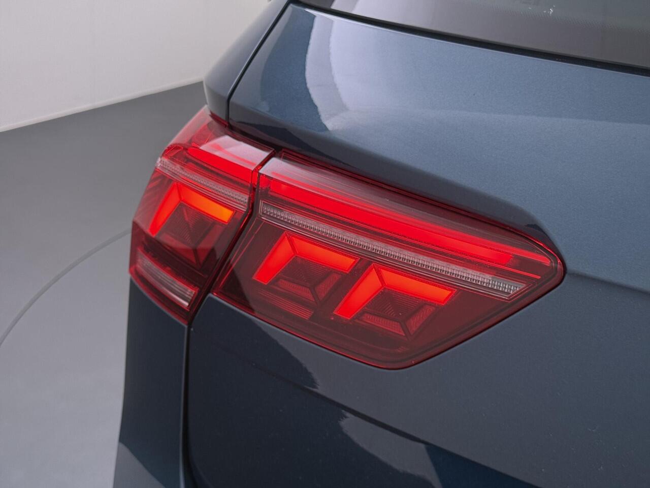 Volkswagen TIGUAN 1.4 TSI eHybrid PHEV SUPER COMPLEET| SCHUIF/ KANTELDAK| DODE HOEK| ELEK. ACHTERKLEP| DIG. DASH | CAMERA| RIJKLAAR GELEVERD INCL. 12 MND BOVAG GARANTIE