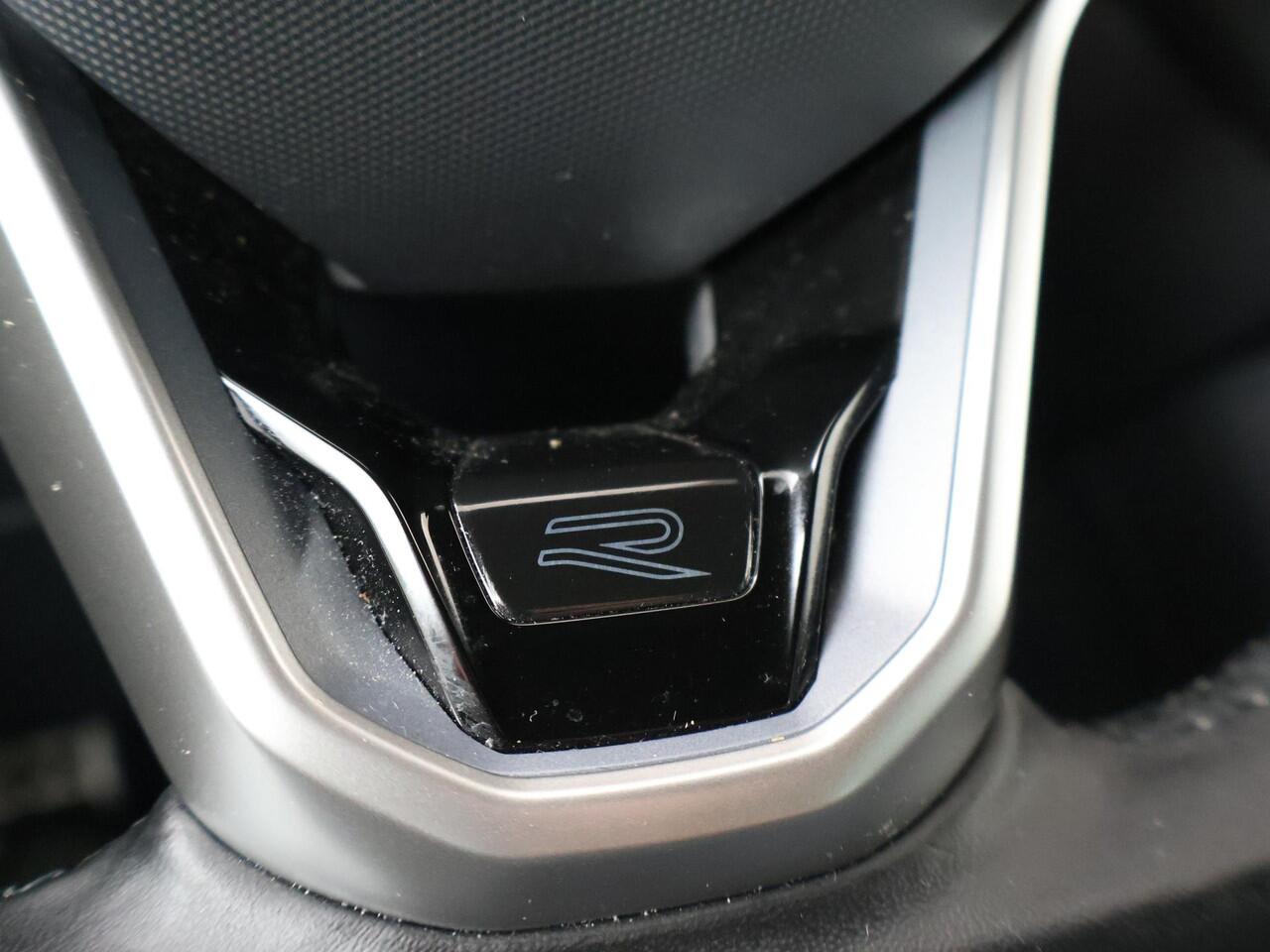 Volkswagen TIGUAN 1.4 TSI eHybrid R-Line Business+ | 245PK | SoH 89% | Multifunctioneel stuurwiel | Cruisecontrol | Achteruitrij camera |