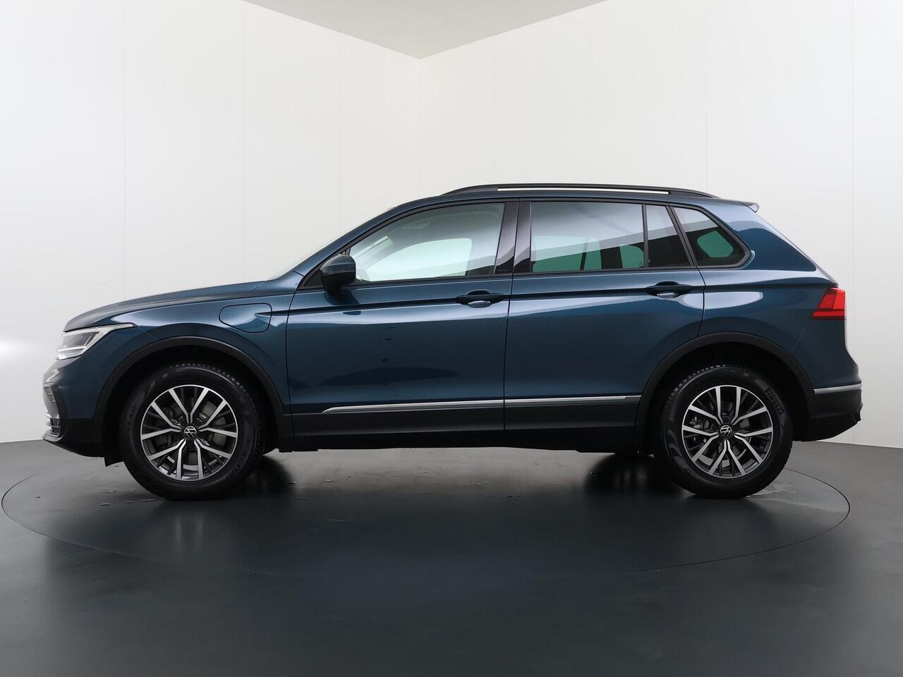 Volkswagen TIGUAN 1.4 TSI eHybrid R-Line Business+ 24.000KM!!| SUPER COMPLETE AUTO| DIG. DASH| STOEL + STUURVERWARMING| CARPLAY | NET ONDERHOUD GEHAD, RIJKLAAR INCL 12 MND. BOVAG GARANTIE|