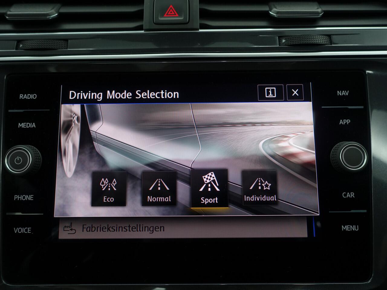 Volkswagen TIGUAN Allspace 1.5 TSI R-line+ Aut- 7 Pers, Panoramadak, Stoelmassage, Keyless, Virtual Cockpit, Park Pilot, ACC, Dynamic Select