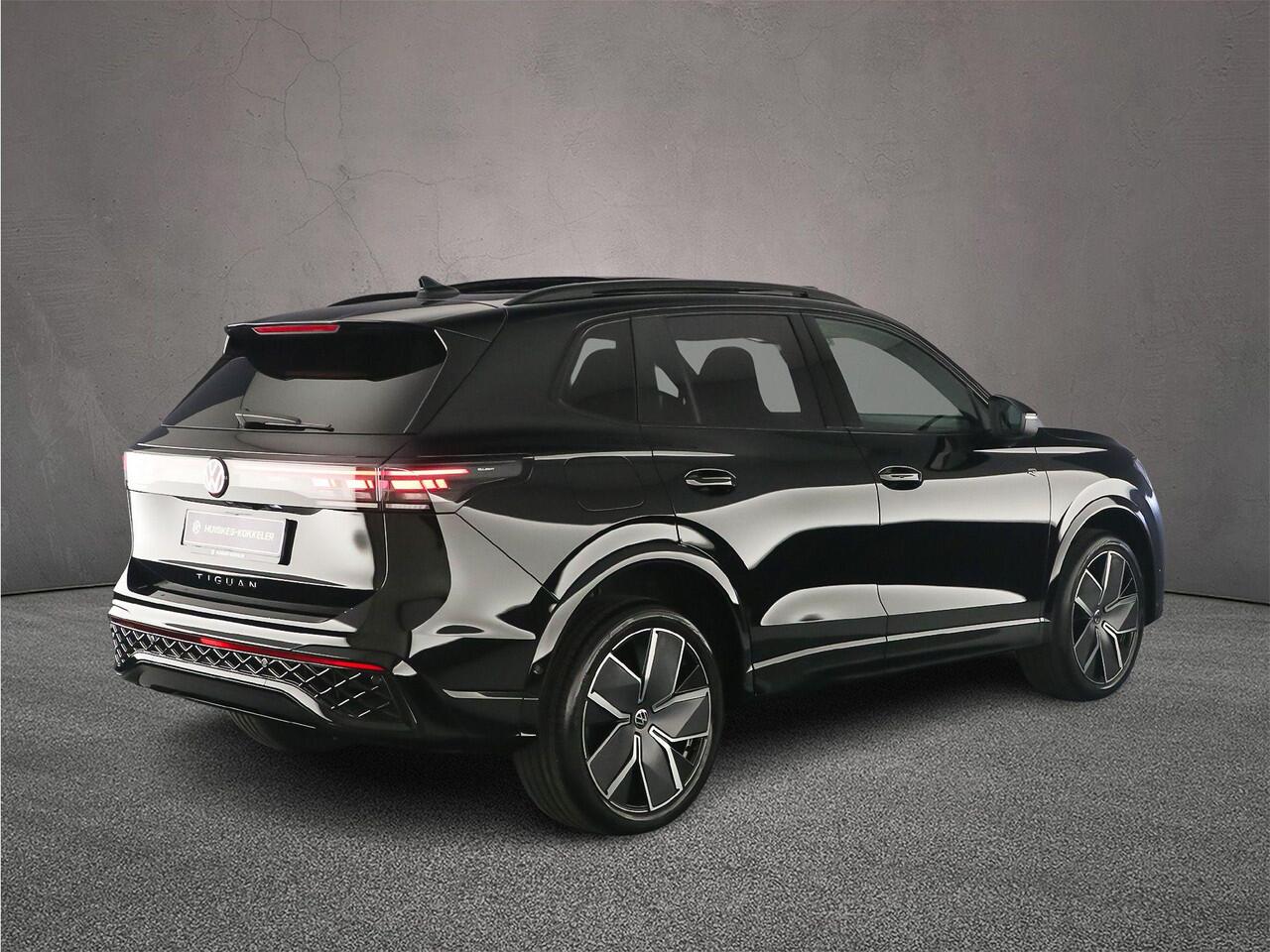 Volkswagen TIGUAN R-Line Edition 1.5 TSI eHybrid 272pk DSG Automaat Trekhaak, Panoramadak, Navigatie, Black Style, Elektrische achterklep, Adaptive cruise control