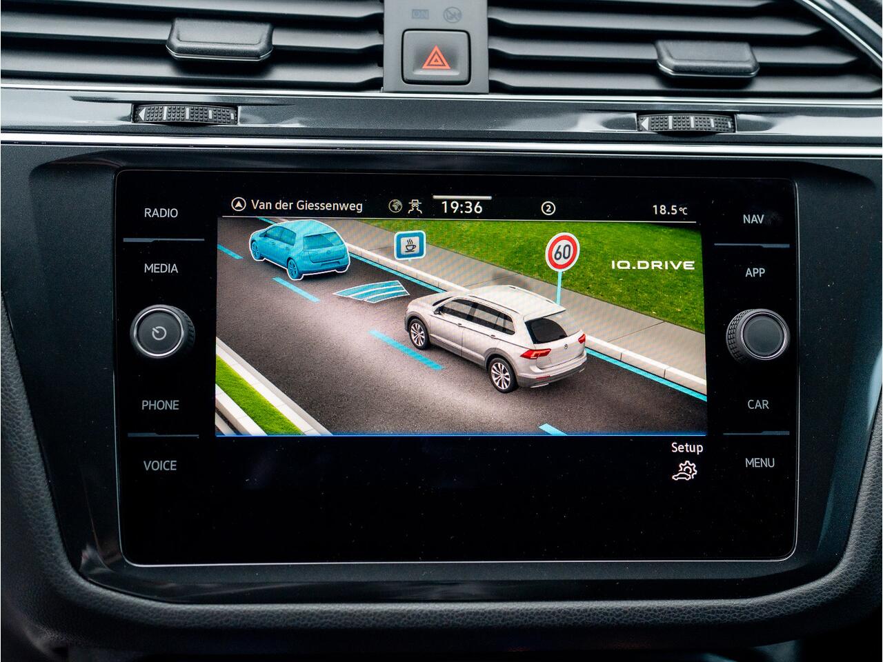 Volkswagen TIGUAN 1.5 TSI R-Line Business+ | Leder | Stoelgeheugen | IQ Light | Elk. A-klep | Prijs Rijklaar!!