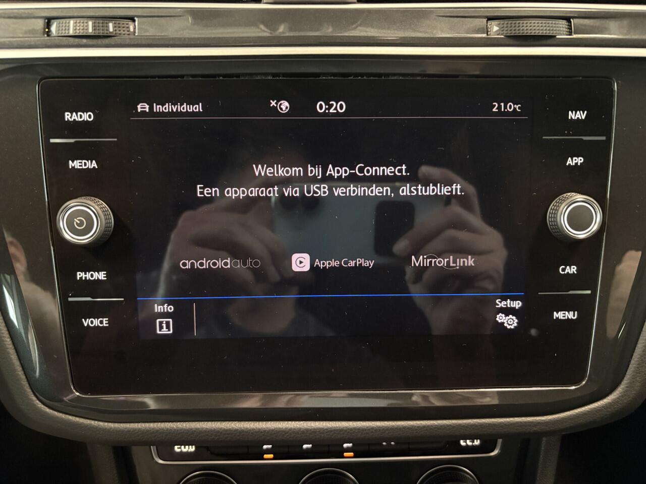 Volkswagen TIGUAN 1.5 TSi 150pk DSG Highline Business R-Line CAMERA/VIRTUAL/20INCH/ORYX WHITE PEARL