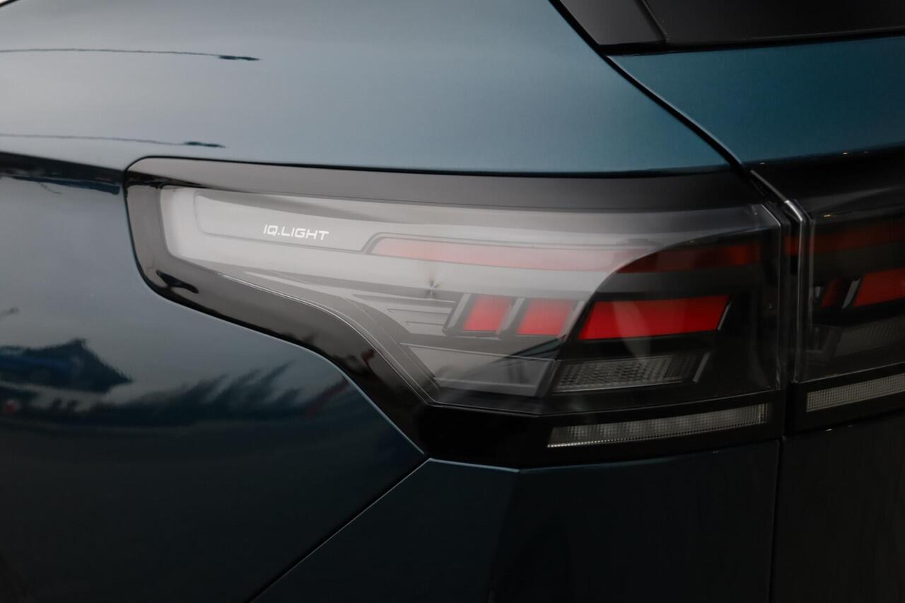 Volkswagen TIGUAN 1.5 eHybrid R-Line Edition 272PK / 200kW LED Matrix IQ.Light, rondomzichtcamera, Apple Carplay & Android Auto, elektr. bedienbaar panoramadak, voorstoelen verwarm- en ventileerbaar met massagefunctie, achteruitrijcamera, elektr. uitklapbare trekhaak met a