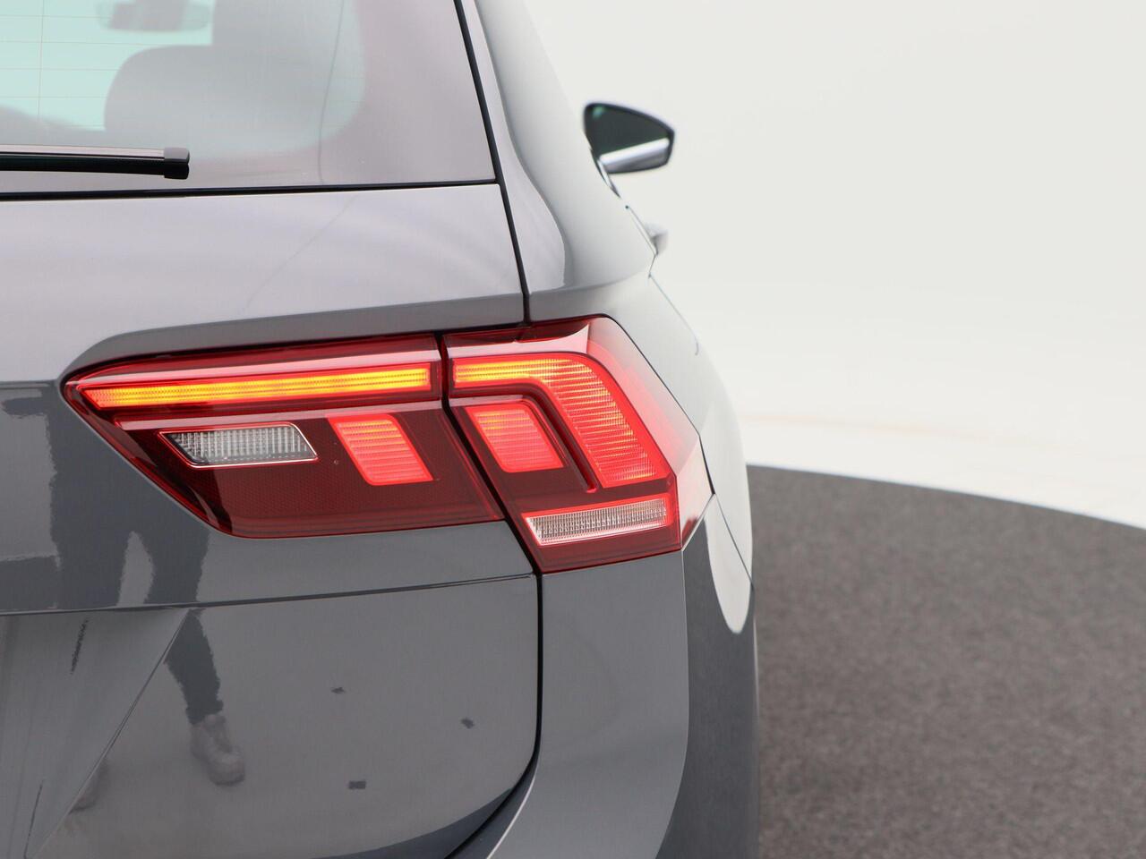 Volkswagen TIGUAN 1.5 TSi 150 Pk Automaat Life Business | Camera | Carplay | Elektrische Achterklep | Privacy Glass | Stoel Verwarming | Navigatiesysteem | 17 Inch