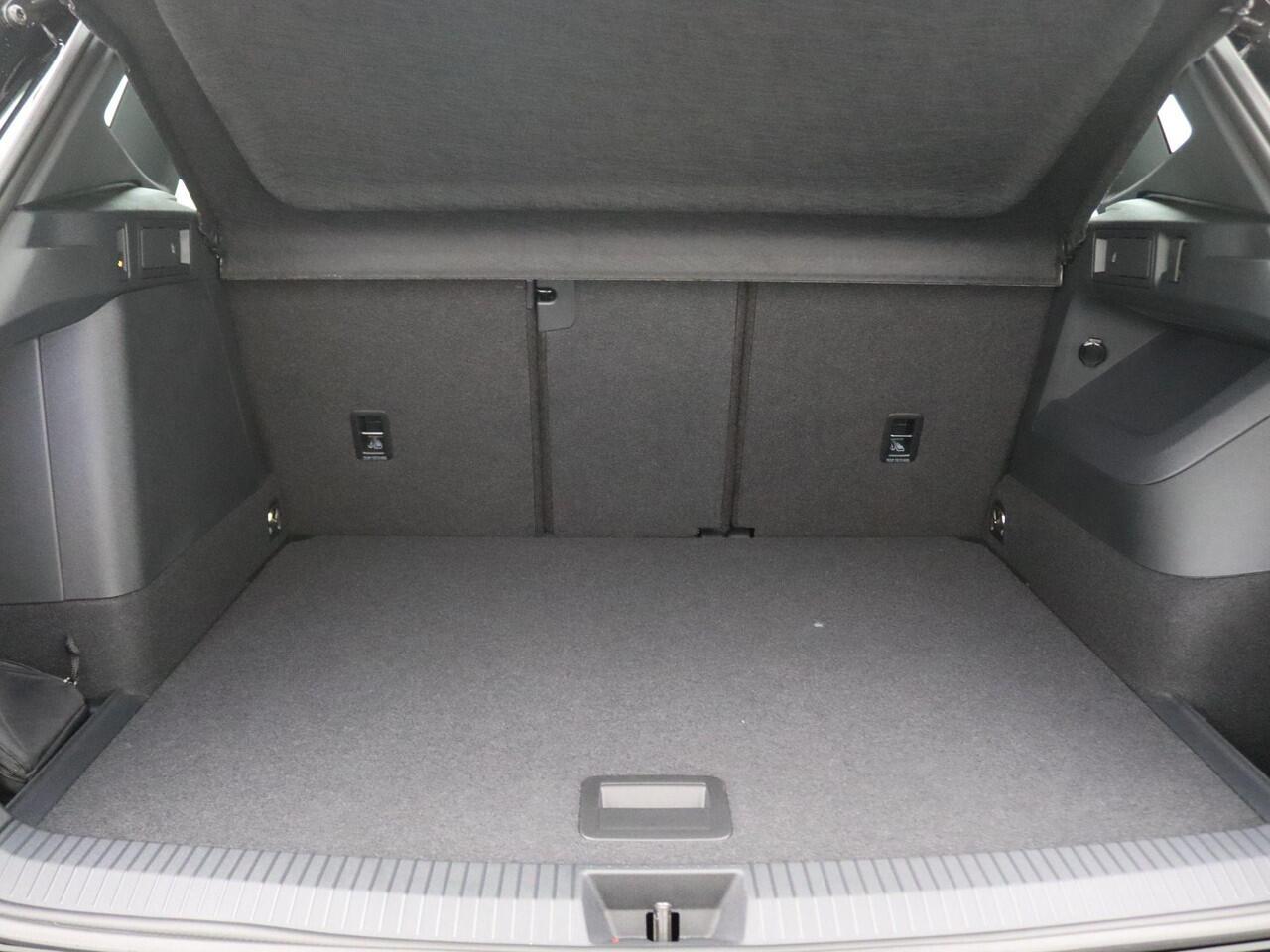 Volkswagen TIGUAN 1.5 eHybrid R-Line Edition 272PK DSG Pano-Schuifdak, Trekhaak, 360gr. camera, Adaptieve Cruise Controle, Matrix LED verlichting, Keyless, Navi, Side Assist, Alarm, 20" LM Velgen