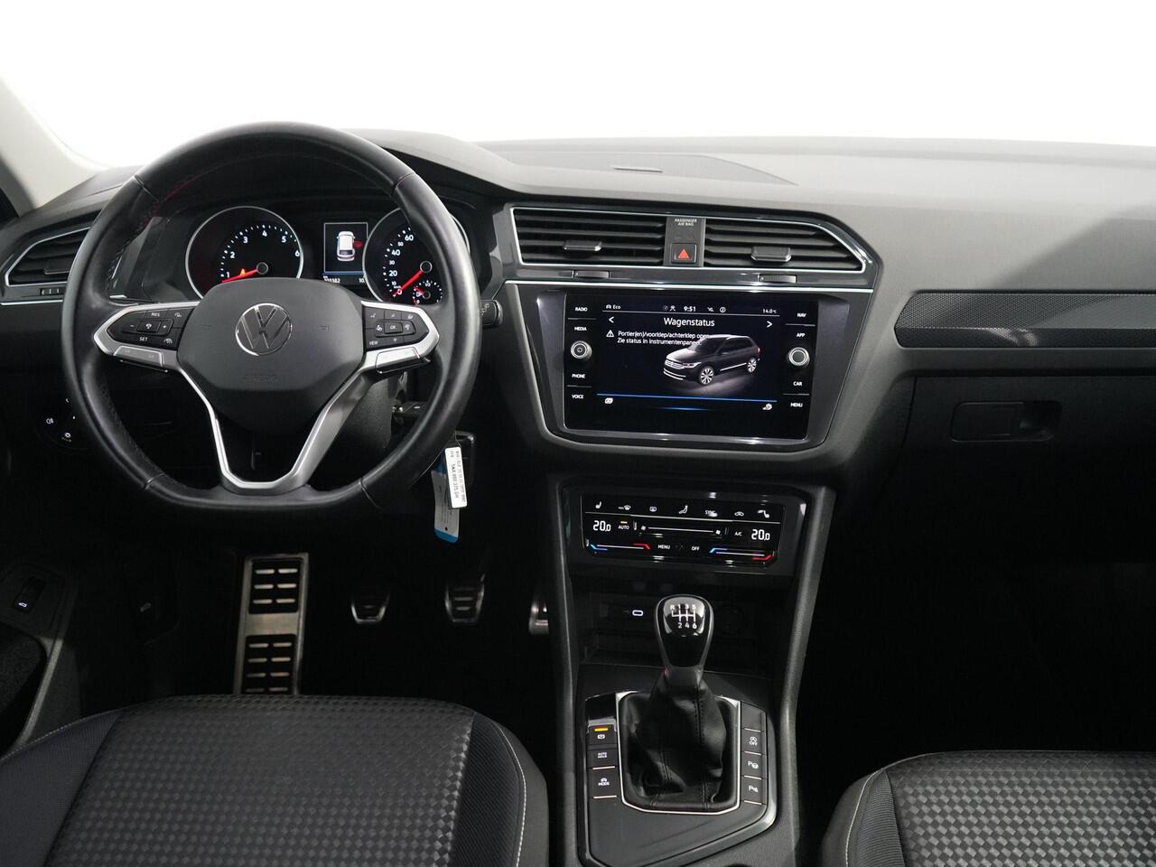 Volkswagen TIGUAN 1.5 TSI Life Business | Trekhaak | Carplay | IQ Drive | Winterpakket