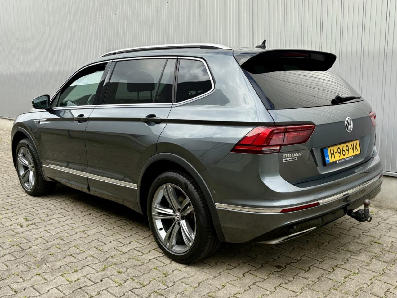 Volkswagen TIGUAN 1.5 TSI AUT R-LINE 7PERS. PANODAK TREKHAAK
