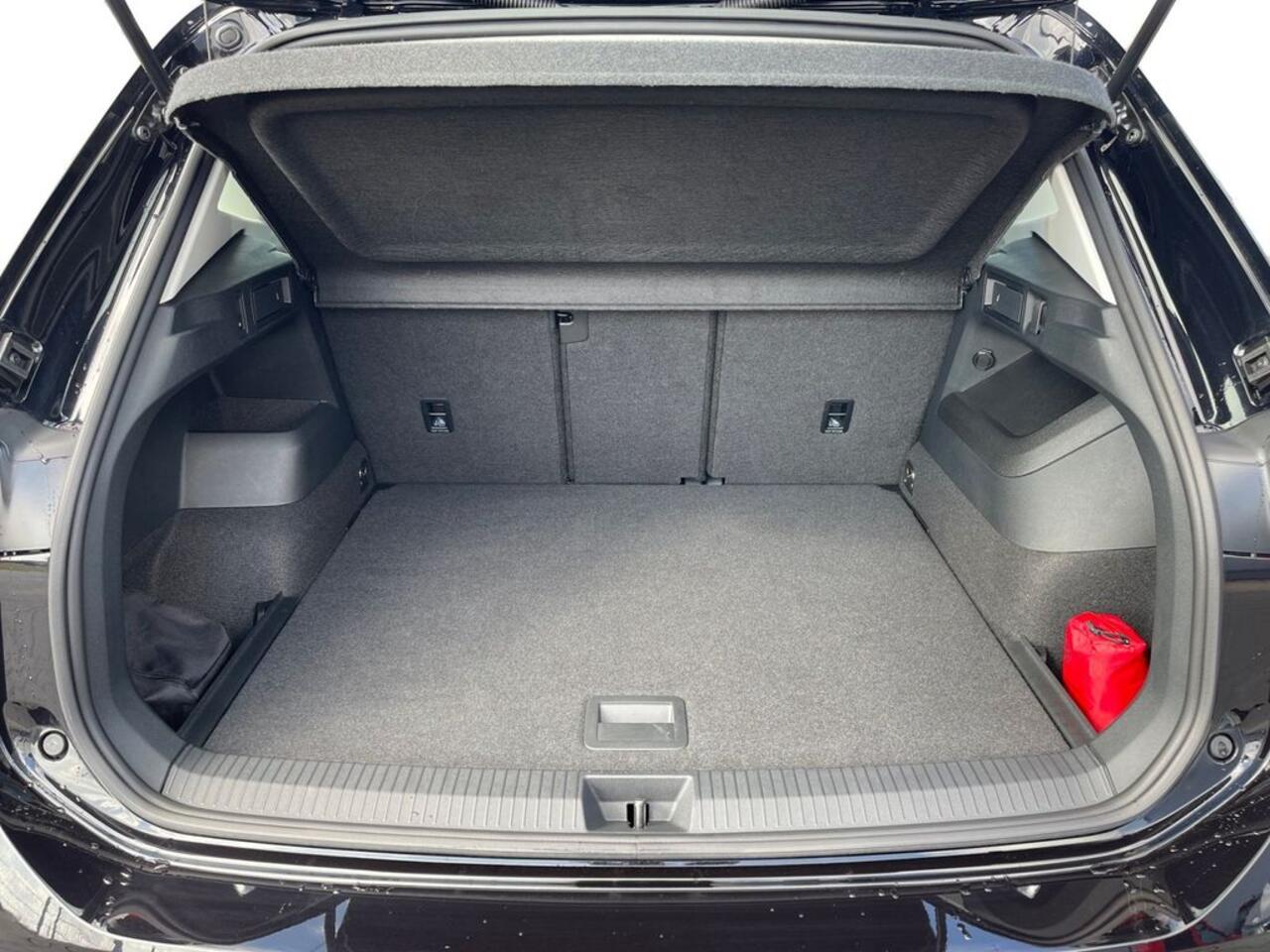 Volkswagen TIGUAN 2.0 TDI 4Motion ACC Navi LED Camera Trekhaak 18 Inch