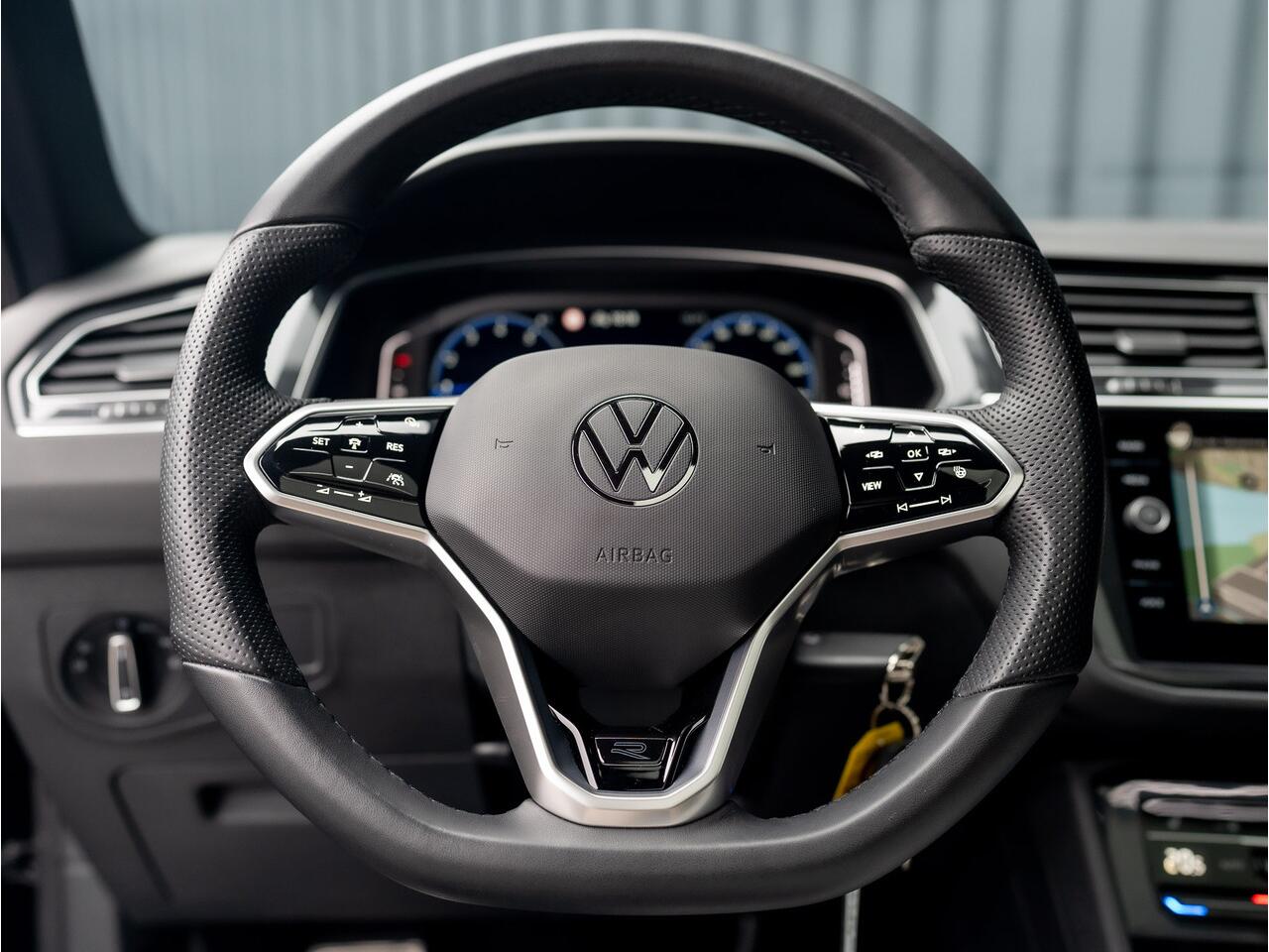 Volkswagen TIGUAN 1.5 TSI R-Line Black Style | Panodak | Elk. A-klep | IQ Light | Camera | Prijs Rijklaar!!