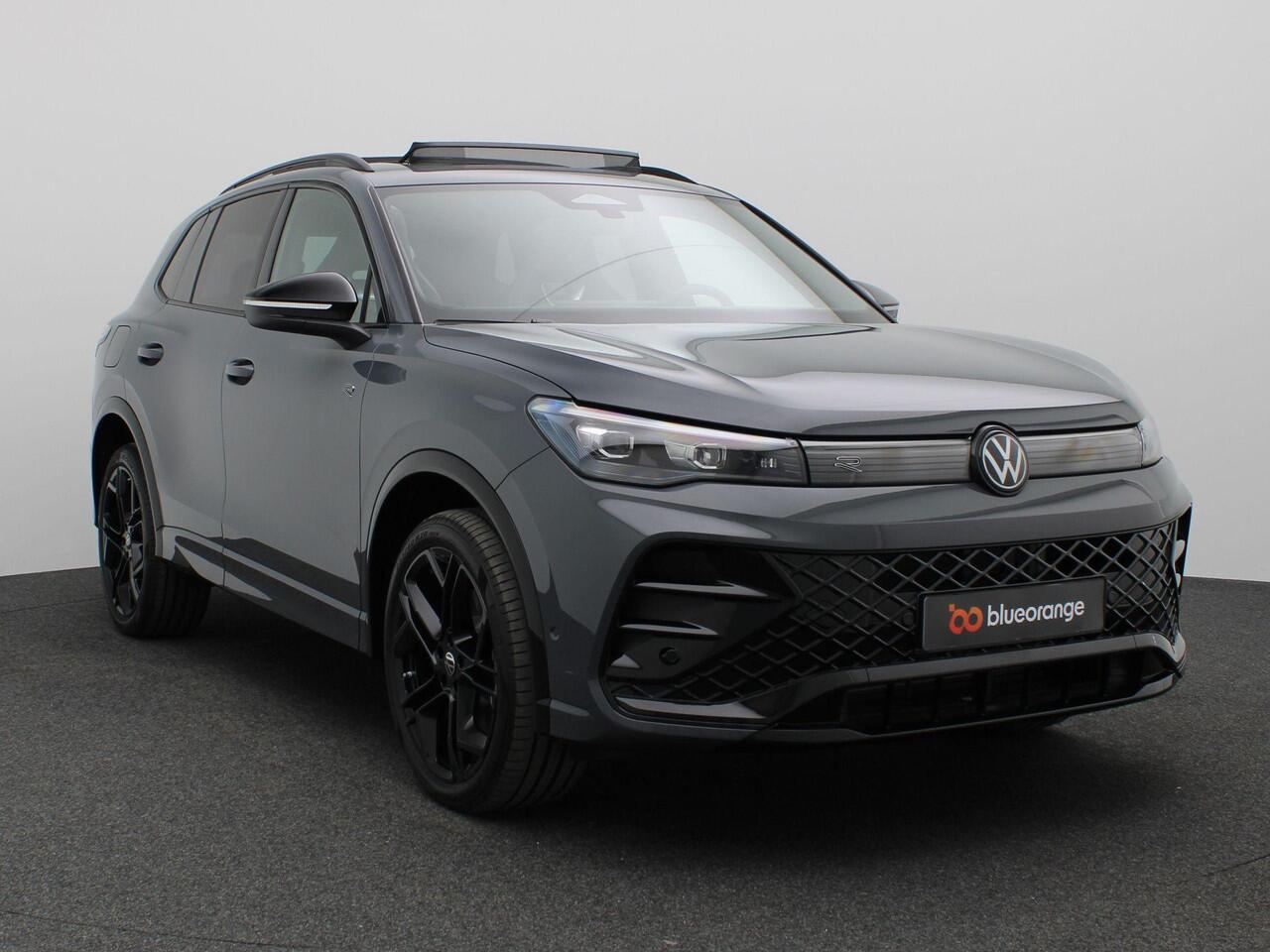 Volkswagen TIGUAN 1.5 eHybrid R-Line Edition 272PK DSG Pano-Schuifdak, 20" LM Velgen, Trekhaak, Black Style, Navi via Apple Carplay/Android Auto, Keyless, Side Assist, Achteruitrijcamera