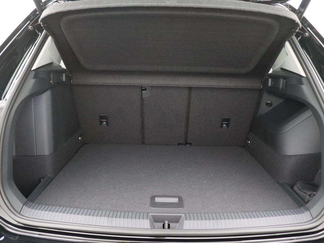 Volkswagen TIGUAN 1.5 eHybrid Life Edition 204PK DSG Trekhaak, 19" LM Velgen, Adaptieve Cruise Controle, Achteruitrijcamera, Side Assist, Navi via Apple Carplay/Android Auto, Keyless, Stoel-Stuurverwarming, Elektr. Achterklep