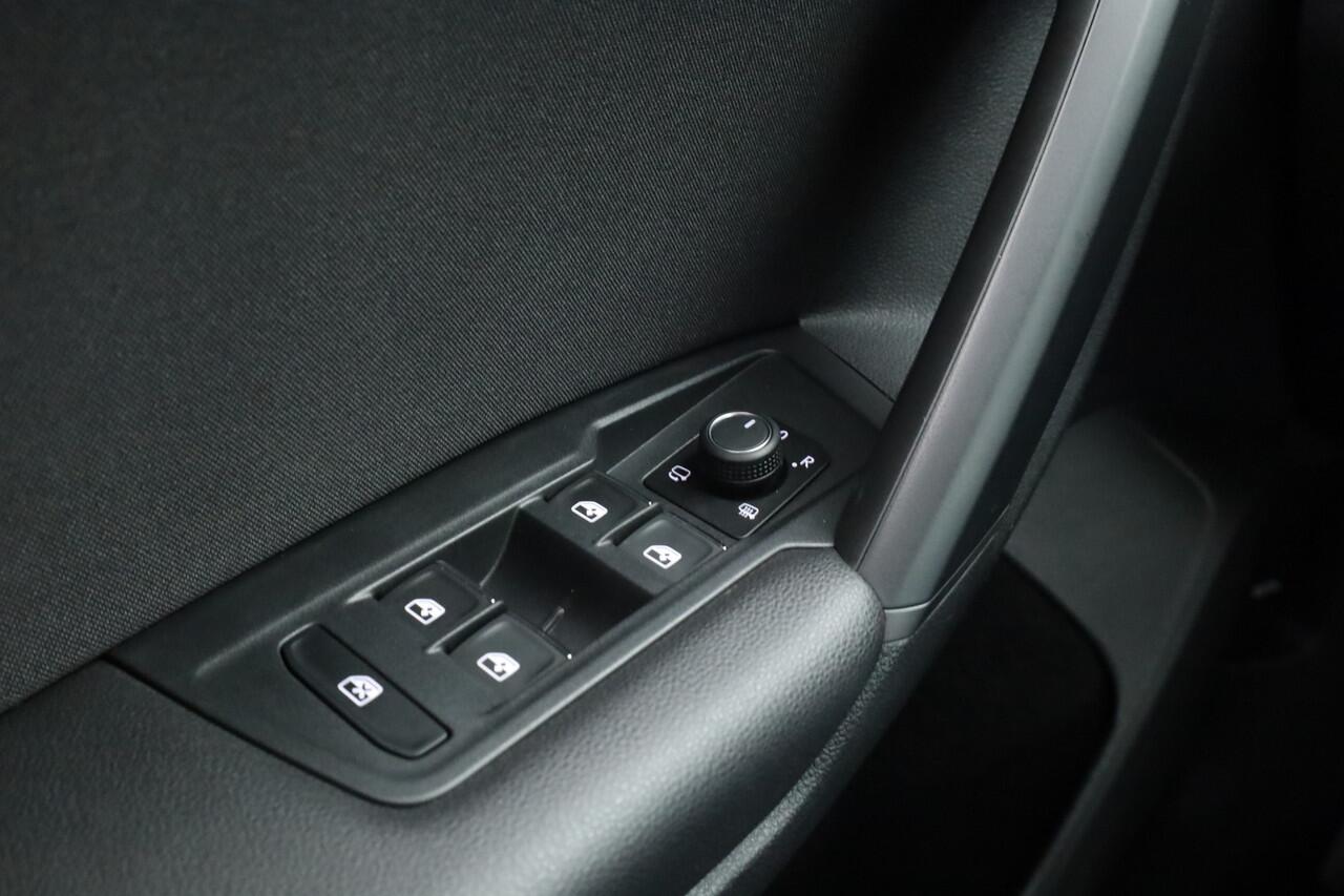 Volkswagen TIGUAN 2.0 TDI 4Motion R-Line DSG | Trekhaak | HUD | Adapt. Cruise | CarPlay | Navi | Stoelverw.