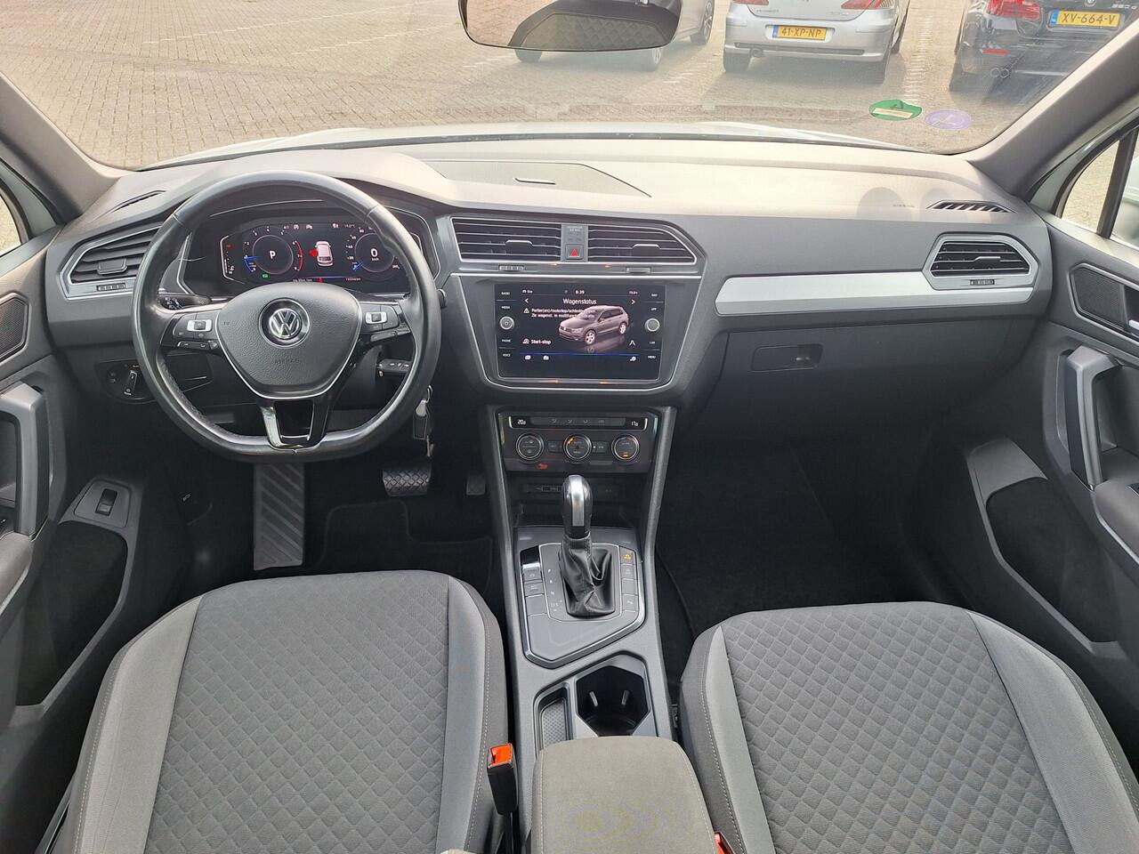 Volkswagen TIGUAN 1.5 TSI ACT R-line Business Navigatie/Trekhaak/ Digitaal Dashboard/ Cruise control/Draadloos oplader Parelmoer wit