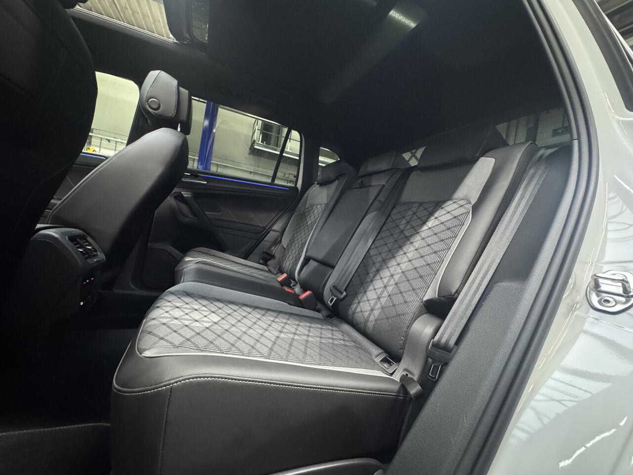 Volkswagen TIGUAN 1.4 TSI eHybrid R-Line BLACK STYLE PHEV,NAVI/360CAM,PANO,20INCH,TREKHAAK