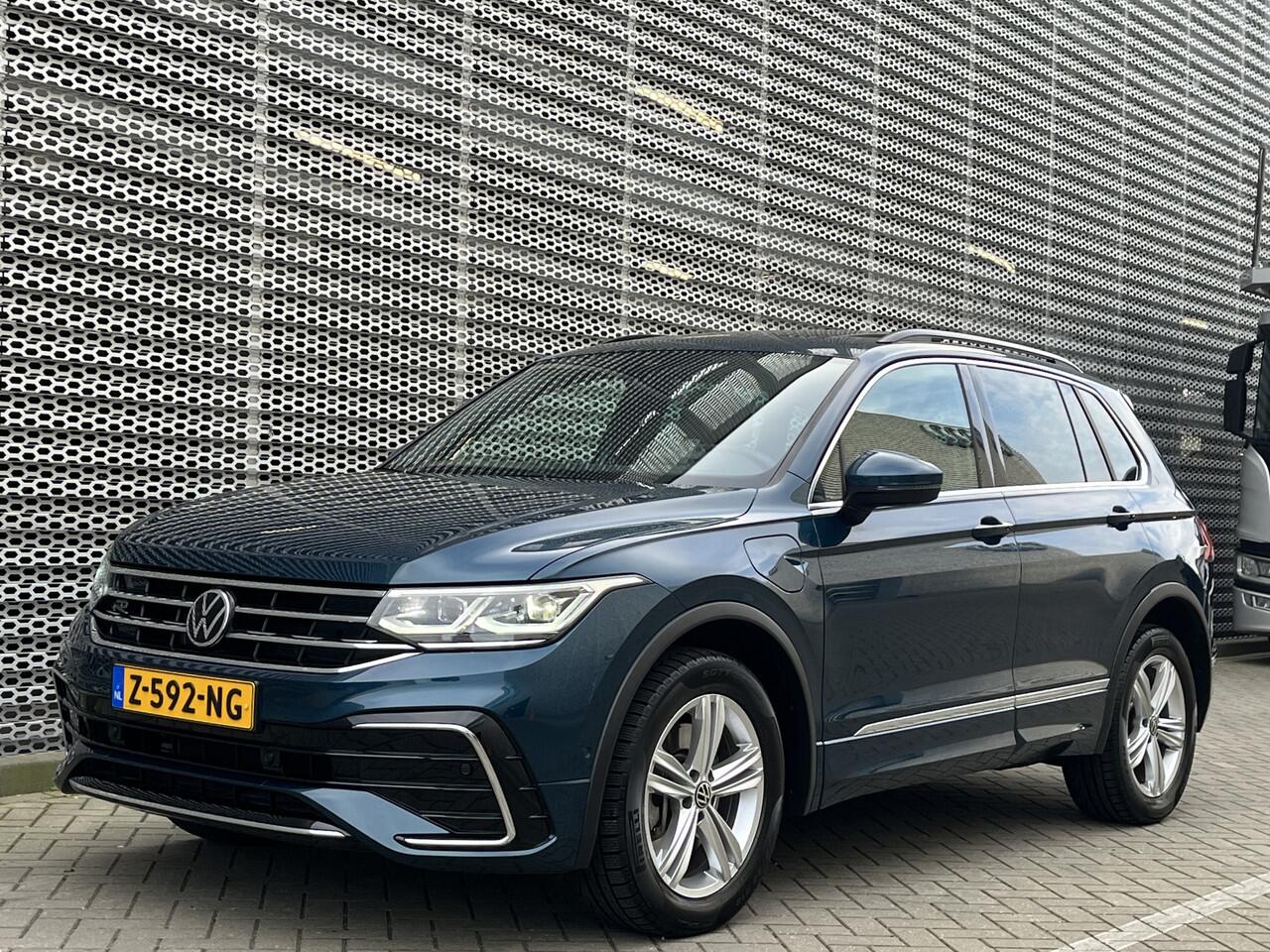 Volkswagen TIGUAN 1.4 TSI eHybrid R-Line Business+ / Pano / Head-up / Camera / Parkeersensoren V+A / Navigatie / App connect / Zwenkbare trekhaak /