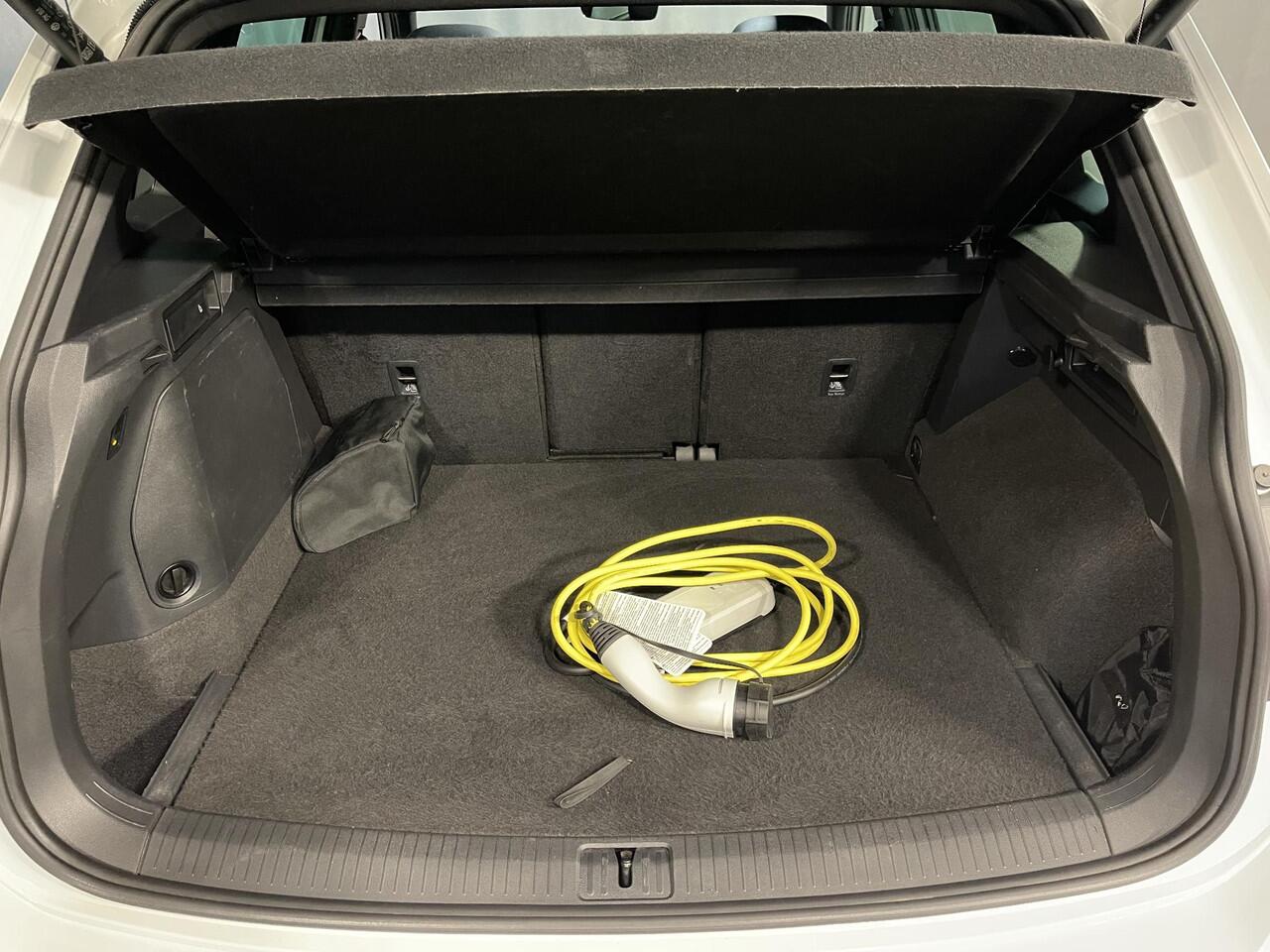 Volkswagen TIGUAN 1.4 TSI eHybrid R-Line Business+ 19"/Panoramadak/Trekhaak/Leder + memory/360 camera/Elektrische klep/Dodehoek/Stuur + stoelverwarming