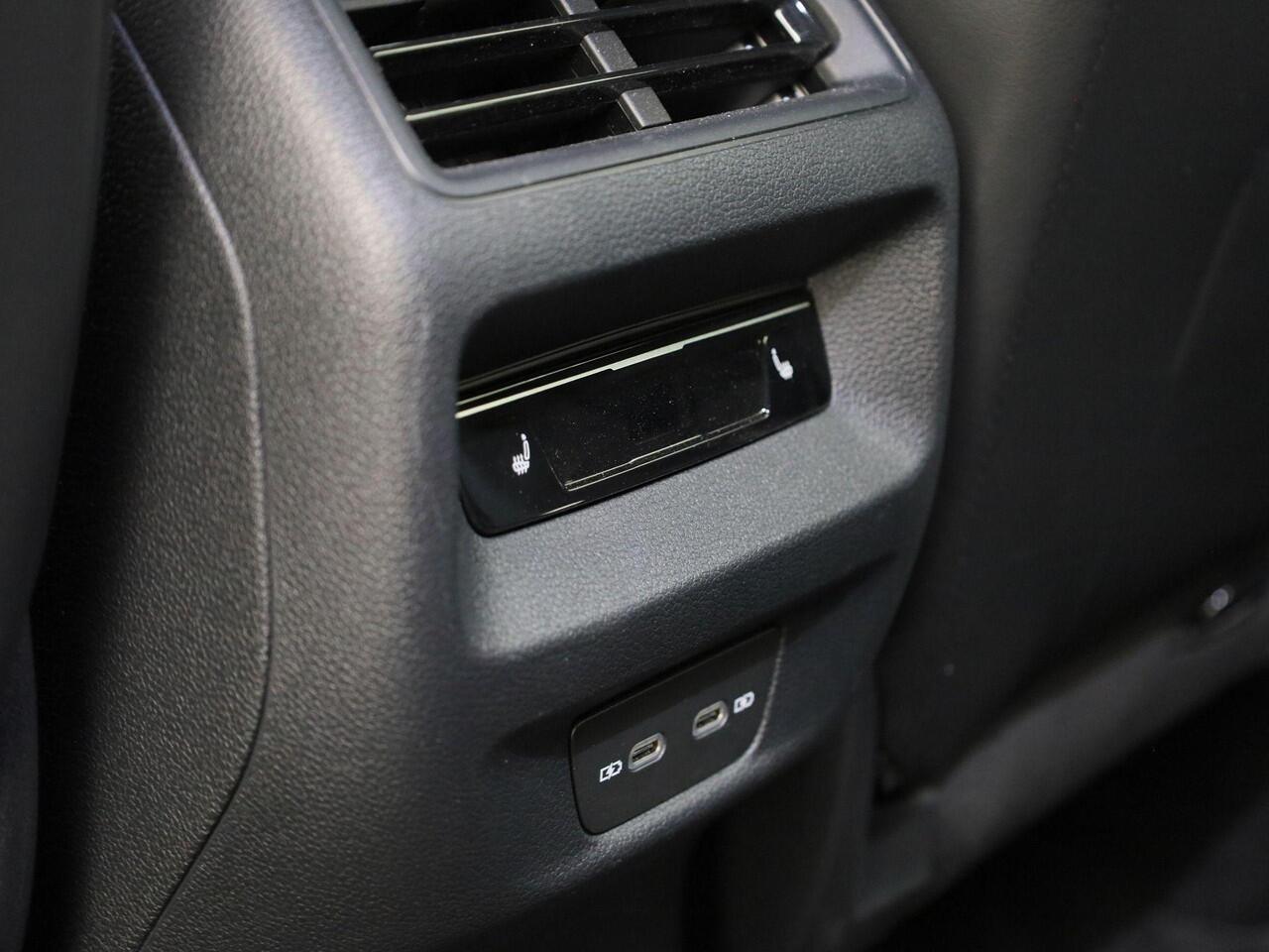 Volkswagen TIGUAN 1.5 eTsi 150pk DSG R-Line Edition · 360 Camera · Keyless · IQ.Light · Alarm · Massage · Elek. Achterklep · Dodehoek Detectie · 19'' Inch ·