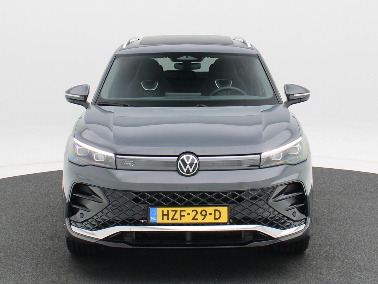 Volkswagen TIGUAN 1.5 eHybrid 272 Pk Automaat R-Line Edition | Panorama Dak | Trekhaak | Massage Stoelen | Camera | Carplay | LED | 20 Inch | 1.274 Km!!