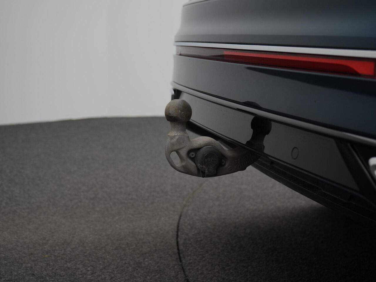 Volkswagen TIGUAN 1.4 TSI 245 pk DSG eHybrid R-Line Business+ | Panoramadak | Trekhaak | Leder | Geheugenstoelen | Rondomzicht camera | IQ Light | Stuur-/achterbankverwarming