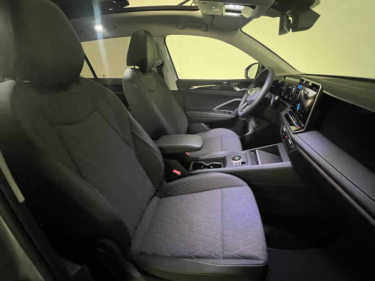 Volkswagen TIGUAN 1.5 eHybrid 204PK Edition NIEUW !!!!!!!!!! RIJKLAAR HUD / stoel en stuurverw. / panorama schuifdak / keyless start , entry / camera