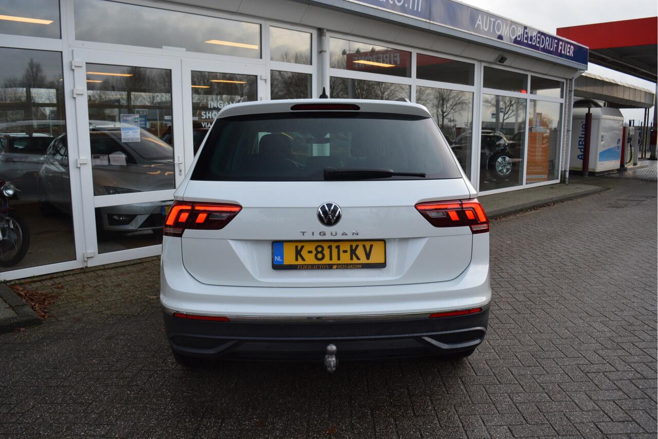 Volkswagen TIGUAN 1.5 TSI Life | Adaptive | CarPlay | Trekhaak | PDC V+A | Clima | Orig. NL |