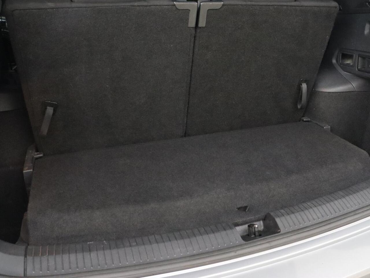 Volkswagen TIGUAN Allspace 1.5 TSI R Line 7-persoons | Carplay | Adaptive cruise | 19'' | Navigatie | Camera | Virtual Cockpit | Full LED | Keyless | Park Assist | DAB | Climate control