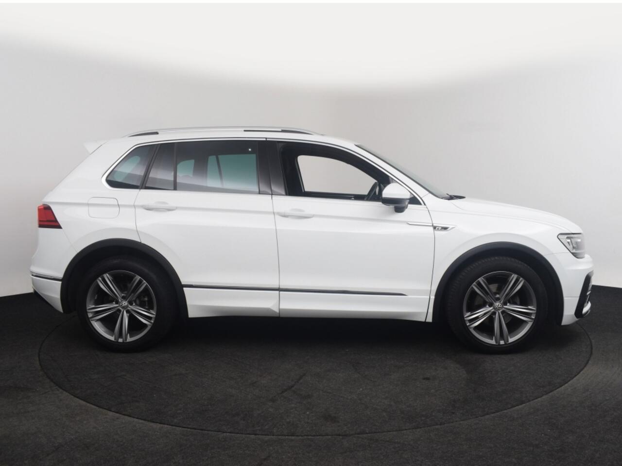 Volkswagen TIGUAN 1.5 TSI CL Business | R-Line o Schuifdak o Virtual o LED o ACC