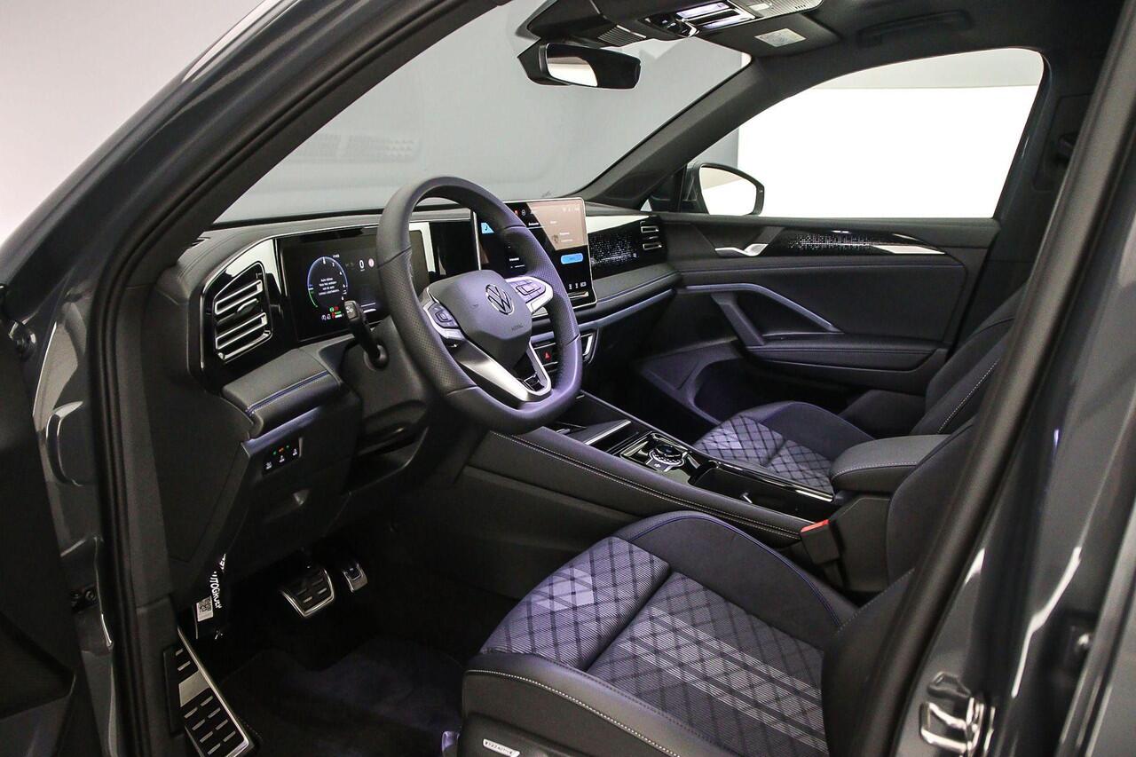 Volkswagen TIGUAN R-Line Edition 1.5 TSI eHybrid 272pk DSG Automaat Trekhaak, Panoramadak, Adaptive cruise control, Achteruitrijcamera, Navigatie, Elektrische achterklep