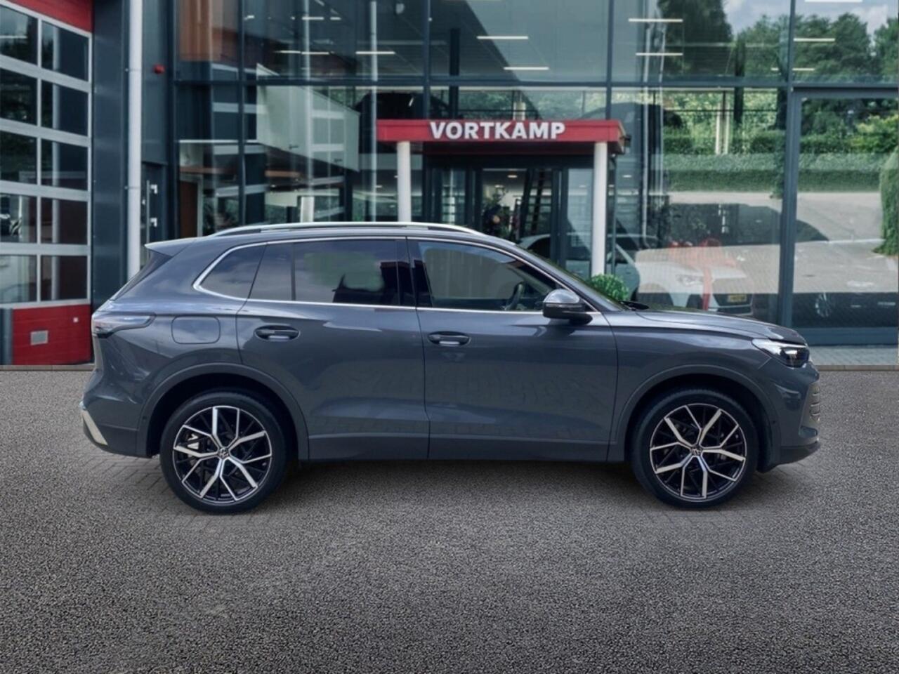 Volkswagen TIGUAN 1.5 TSI EHYBRID ELEGANCE PANO-DAK/360-CAMERA/TREKHAAK/NAVI/CARPLAY/ACC/