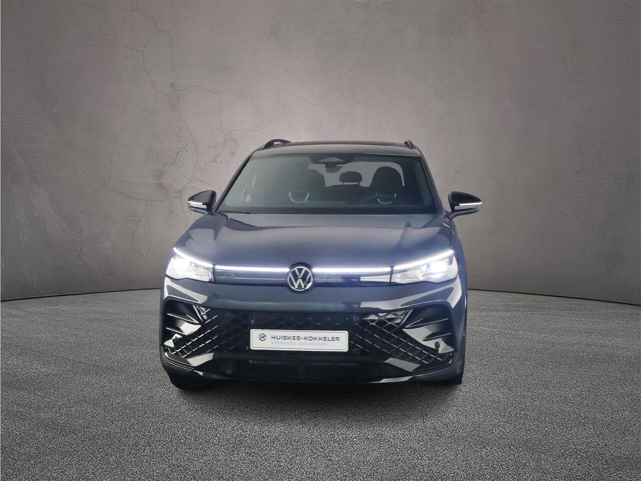 Volkswagen TIGUAN R-Line Edition 1.5 TSI eHybrid 272pk DSG Automaat Trekhaak, Panoramadak, Black Style, Elektrische achterklep, Adaptive cruise control, Achteruitrijcamera