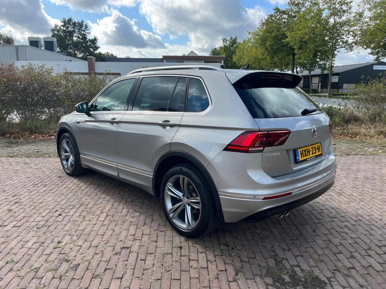 Volkswagen TIGUAN 1.5 TSI DSG R-Line / Trekhaak-Pano-Carplay-Stoelver